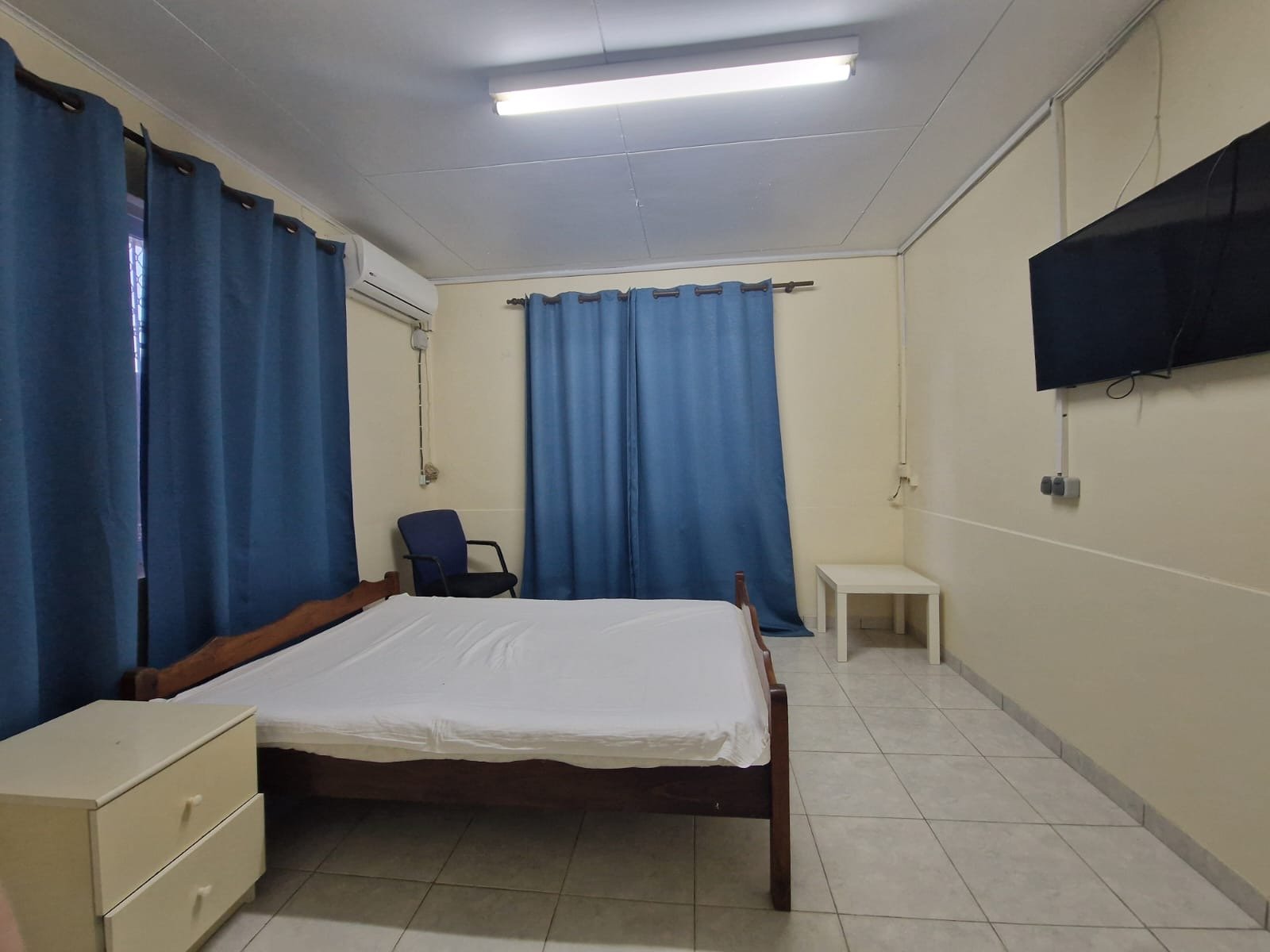Bedroom with double bed, TV and air conditioning